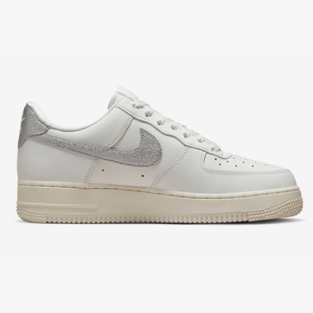 Nike Air Force 1 Low Summit White Sail Metallic Silver
